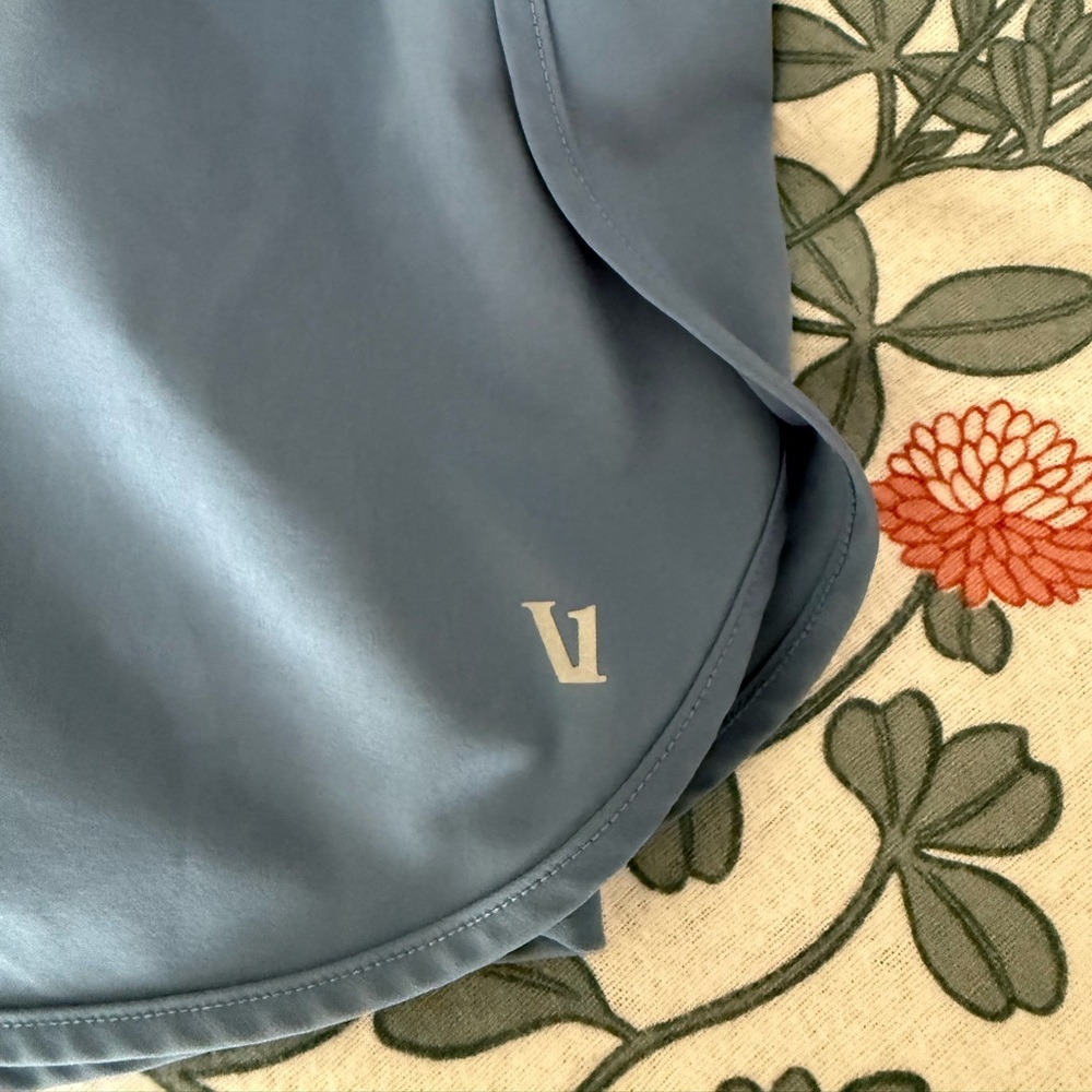 Vuori Daily Speed Short 2.5” EUC - Picture 4 of 9